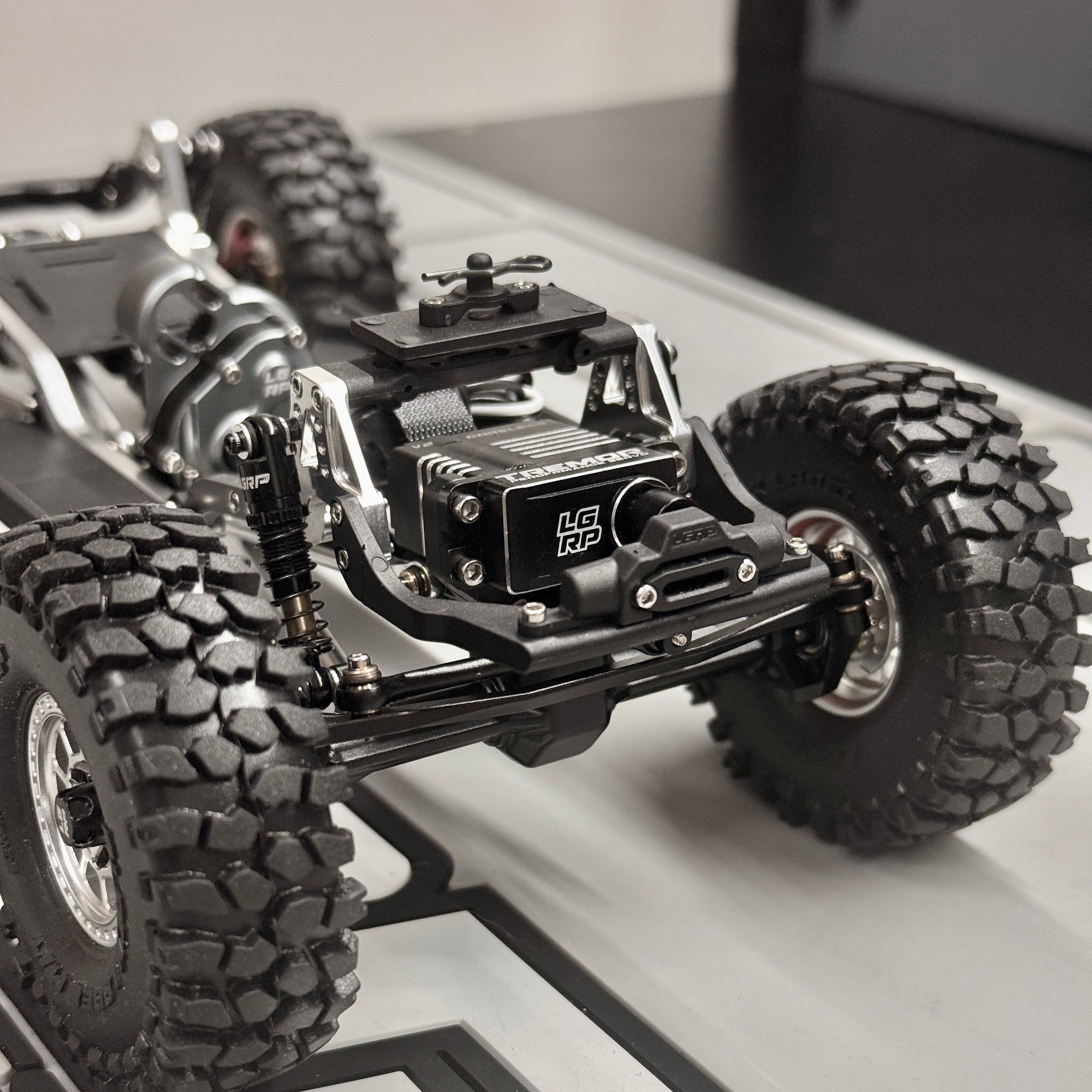 TREMOR PERFORMANCE SERVO (V2)